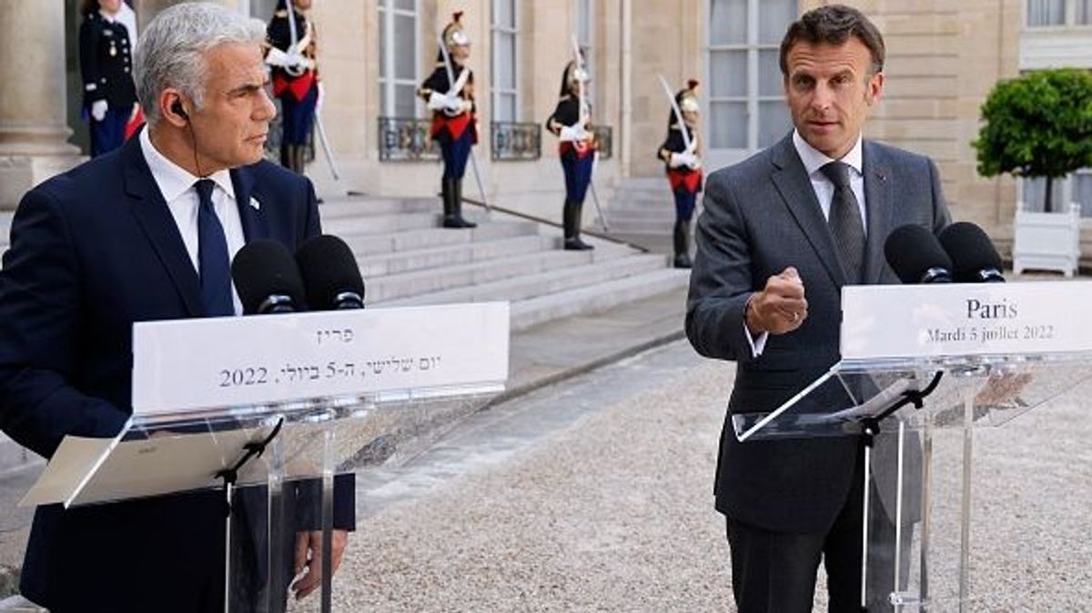 Yaïr Lapid junto a Emmanuel Macron en el Elíseo Yaïr Lapid junto a Emmanuel Macron en el Elíseo