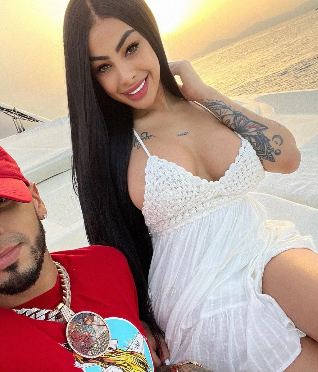 Anuel y Yailín en el yate