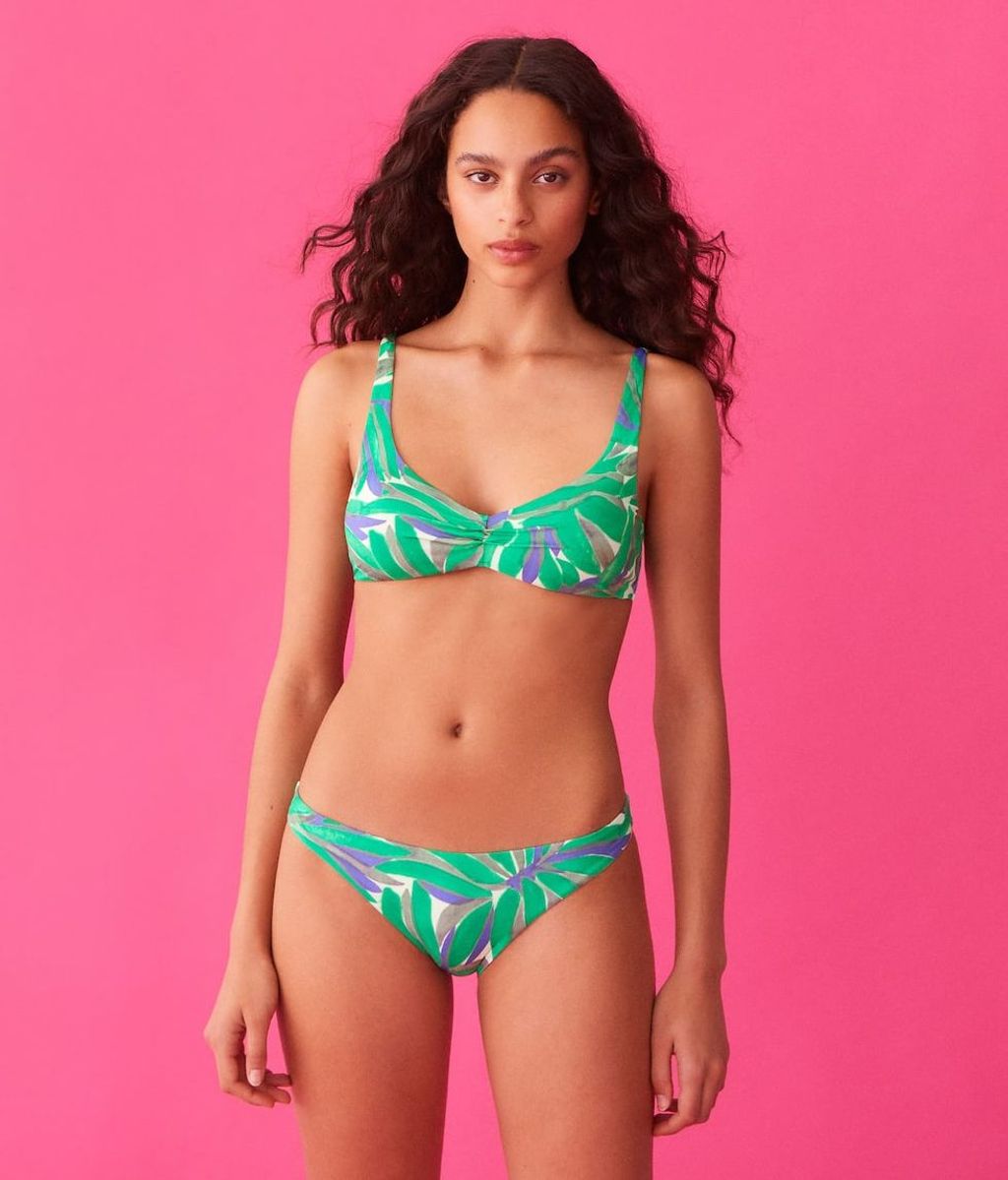 Bikini con estampado tropical de Oysho