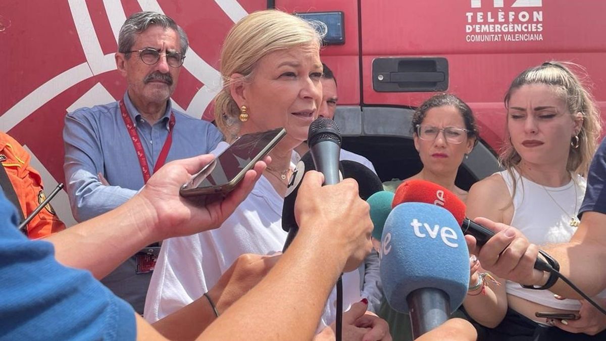 Bravo: “El incendio de Venta del Moro evoluciona favorablemente aunque “no hemos bajado la guardia” Bravo: “El incendio de Venta del Moro evoluciona favorablemente aunque “no hemos bajado la guardia”