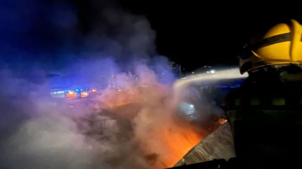 Controlado el incendio de una planta química en La Llagosta (Barcelona)