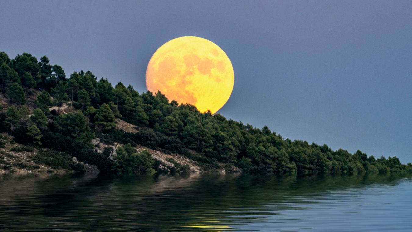 Cuándo y cómo ver la Superluna del Ciervo en julio 2022