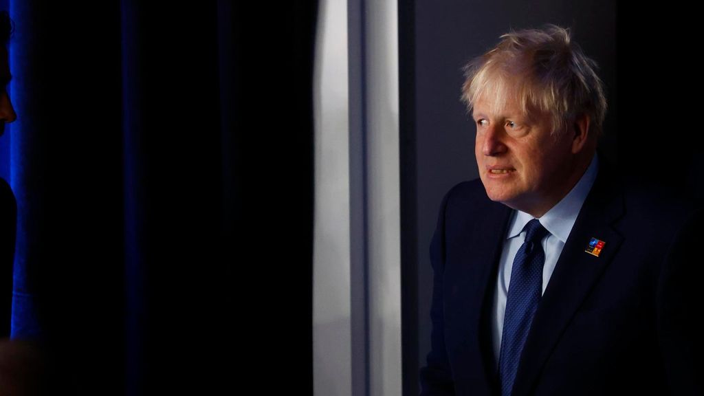 El Gobierno de Boris Johnson se tambalea entre una cascada de renuncias y voces que piden su dimisión