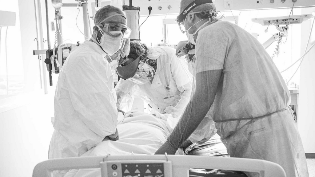 El Hospital La Paz recoge una muestra fotográfica de un enfermero sobre los días más negros de la pandemia