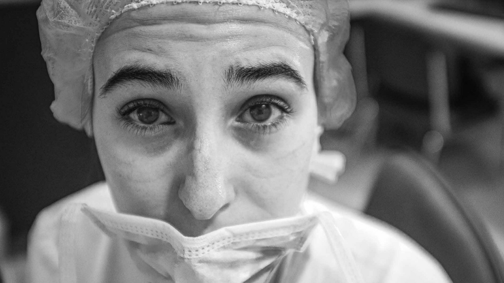 El Hospital La Paz recoge una muestra fotográfica de un enfermero sobre los días más negros de la pandemia