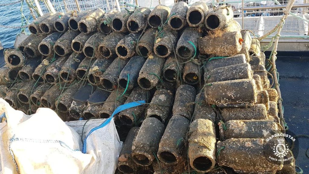 Requisan casi 2.500 cacharros con cerca de mil kilos de pulpo en Pontevedra