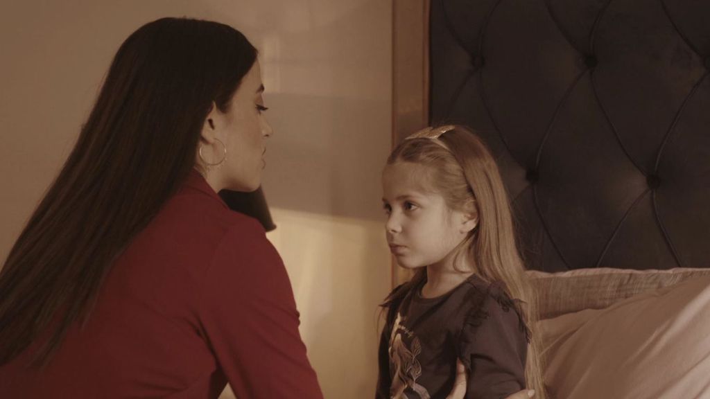 Melek amenaza a su propia hija para que mienta por ella