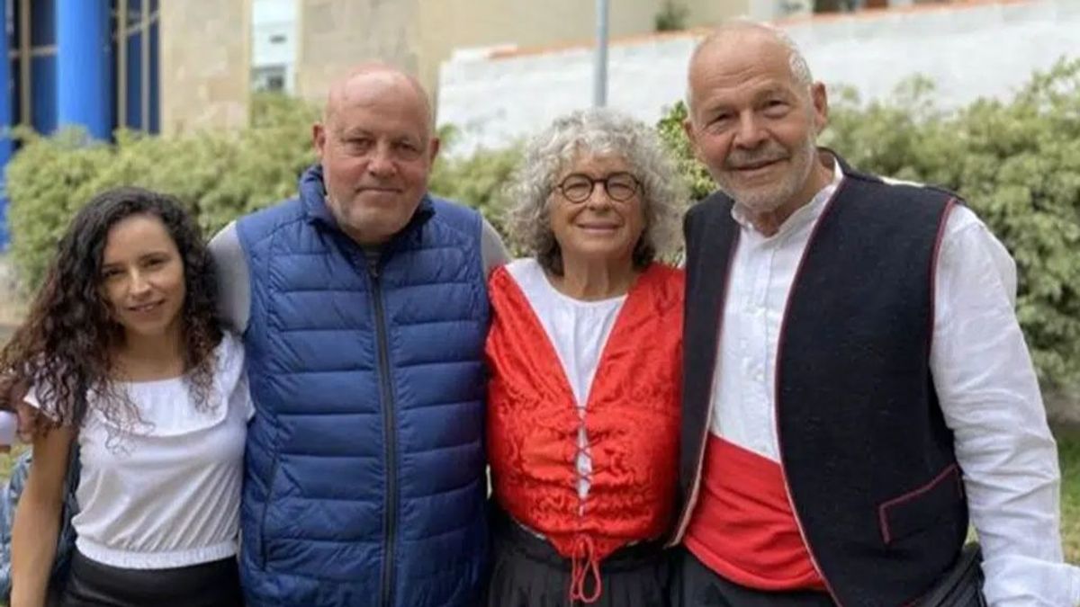 Un matrimonio alemán regala una casa a Alonso y su familia tras perderla bajo el volcán Un matrimonio alemán regala una casa a Alonso y su familia tras perderla bajo el volcán