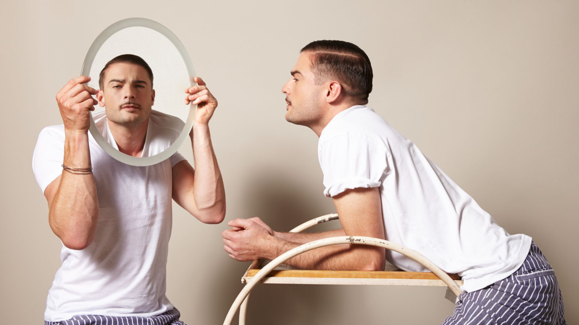 Una persona narcisista necesita el reconocimiento constantemente para huir de su malestar emocional