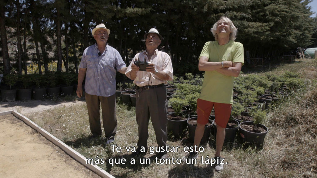 Jesús Calleja se parte con Clavelito y Catarrito, que alucinan con el dron del programa: “A ver si te va a picar”