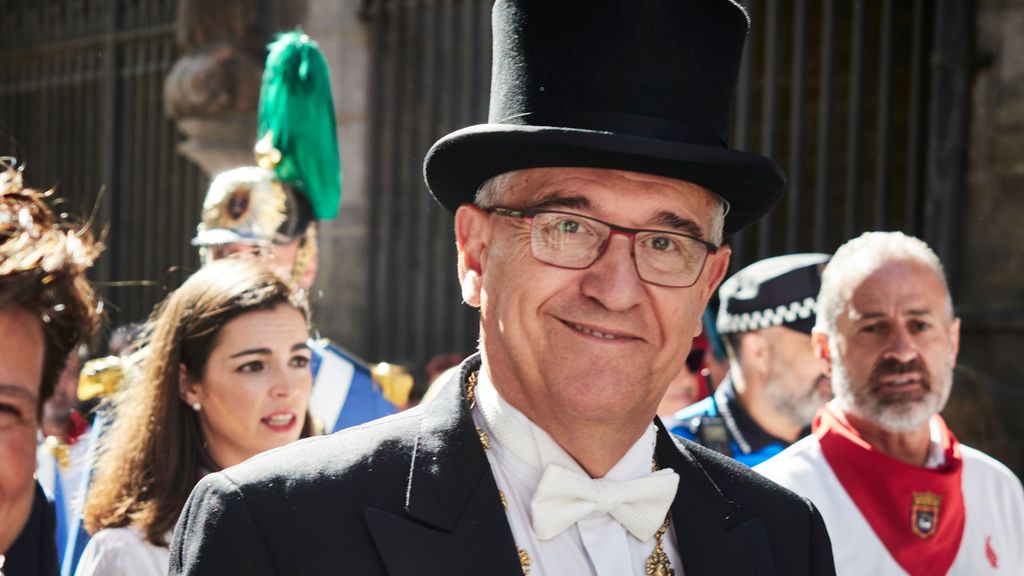 El alcalde de Pamplona, Enrique Maya, durante la procesión de San Fermín