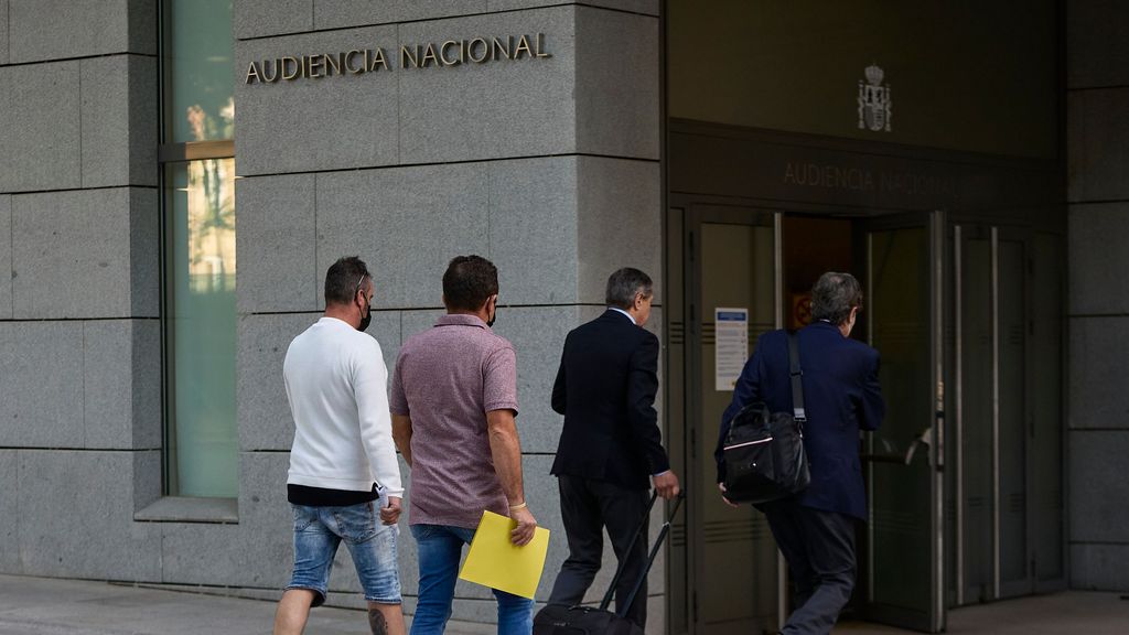 Supervivientes entran a la Audiencia Nacional para declarar por el naufragio del Pitanxo
