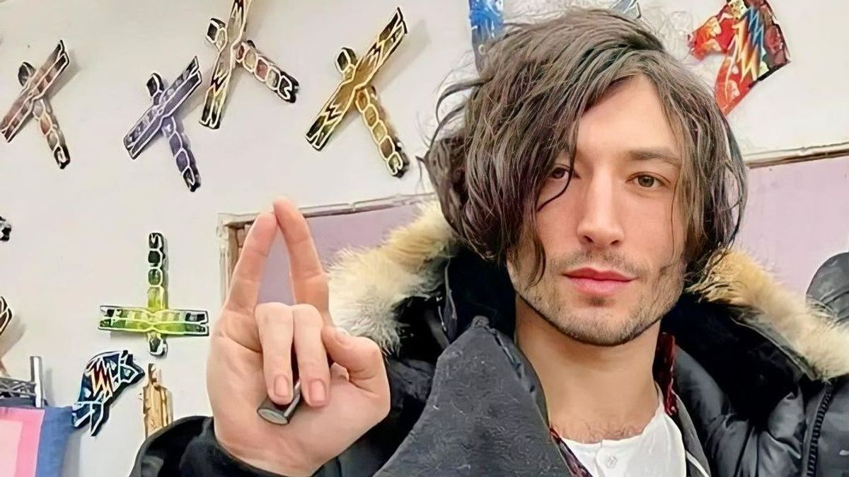 Ezra Miller se ha visto envuelto en muchas polémicas el último tiempo Ezra Miller se ha visto envuelto en muchas polémicas el último tiempo
