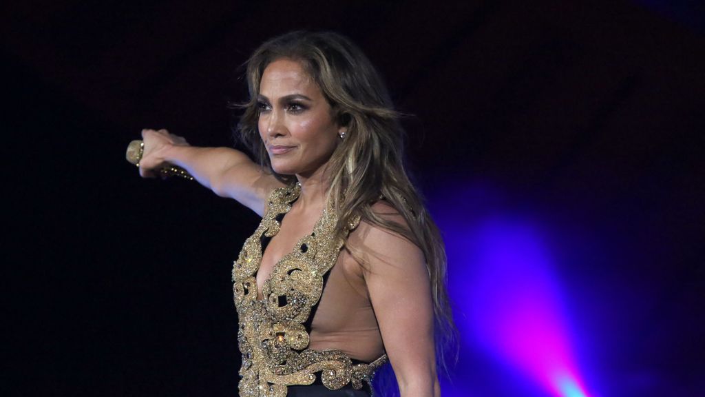 Jennifer López tiene un momento "tierra trágame" en pleno show
