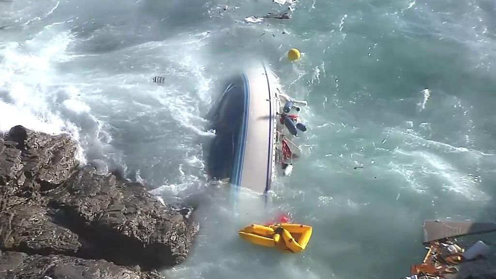Muere una mujer y un hombre resulta herido al encallar su barco en Malpica, Galicia
