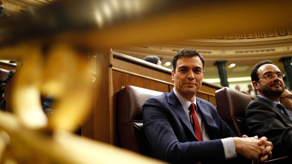 Pedro Sánchez junto a Antonio Hernando en el debate del estado de la nación de 2015