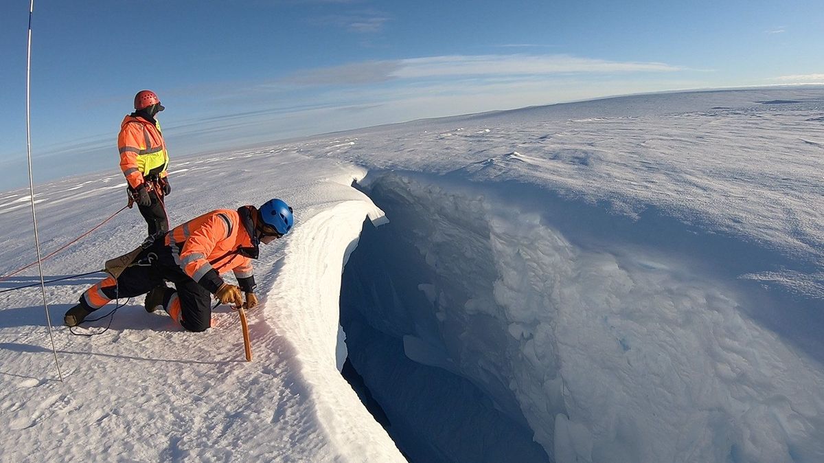 Un millar de microbios desconocidos bajo los glaciales amenazan al ser humano