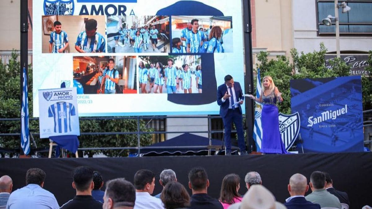 Acto de presentación de la camiseta del Málaga CF Acto de presentación de la camiseta del Málaga CF