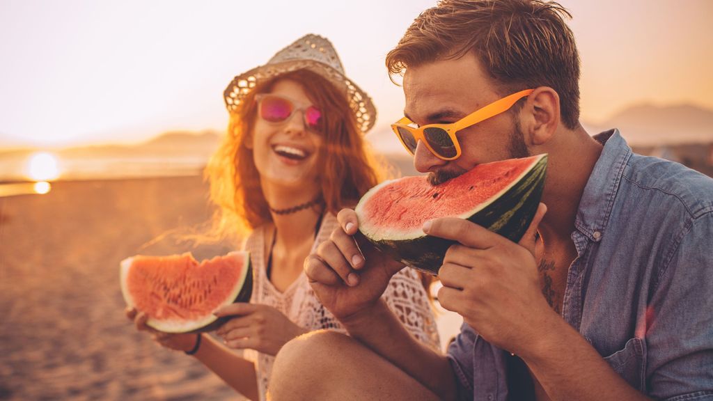 Agua, comidas picantes y otros trucos para combatir la ola de calor y cuidar el pelo y la piel