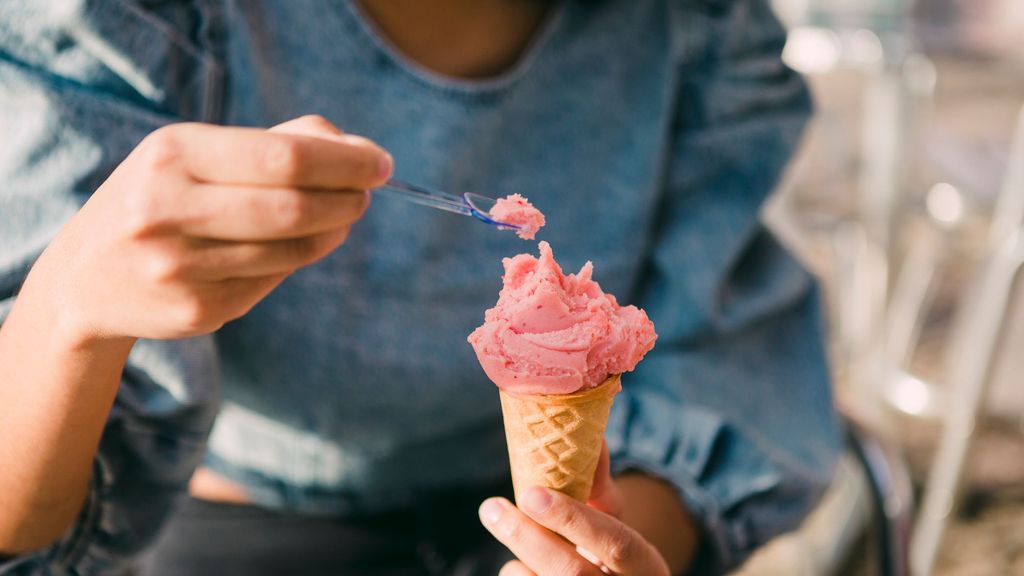 Agua, comidas picantes y otros trucos para combatir la ola de calor y cuidar el pelo y la piel