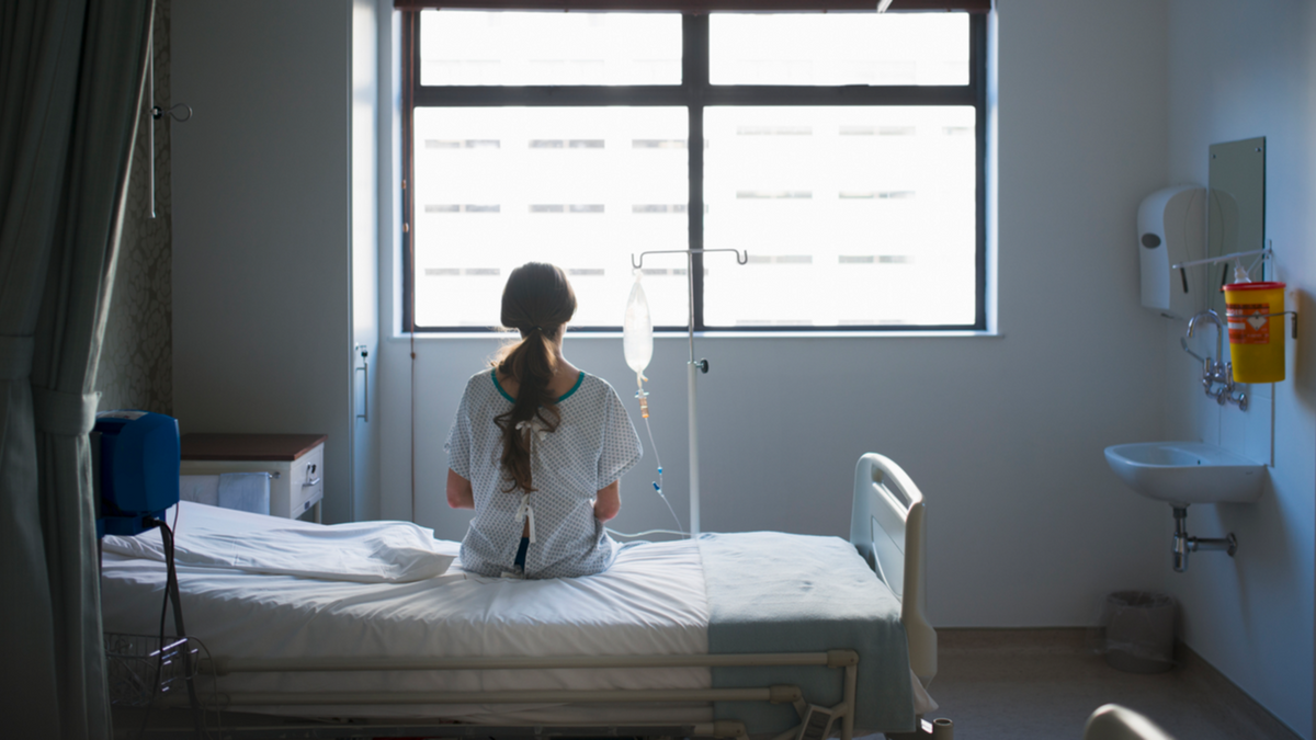 Aumento de ingresos y hospitalizaciones Aumento de ingresos y hospitalizaciones