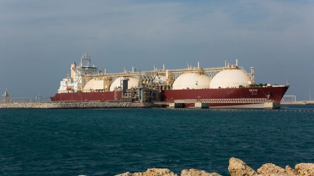 Barco metanero para transportar gas natural licuado (GNL)