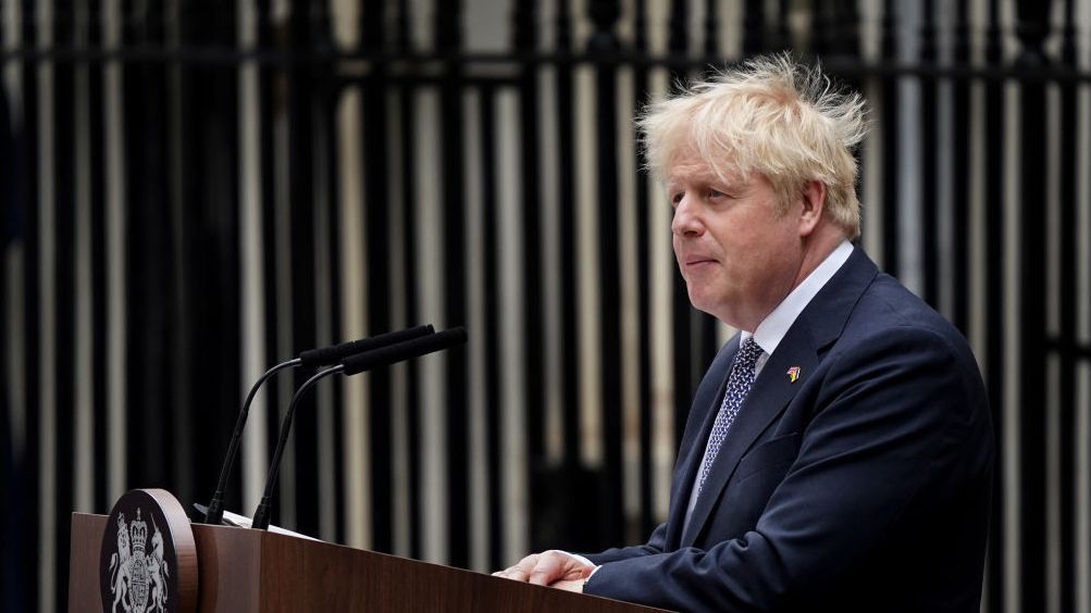 Boris Johnson, forzado a  dimitir:  "Nadie es imprescindible"