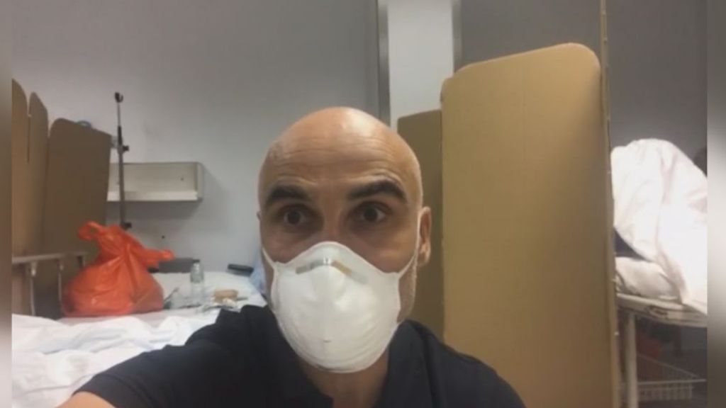Esperando cama en las urgencias del hospital de A Coruña: “Nos tienen metidos en consultas”