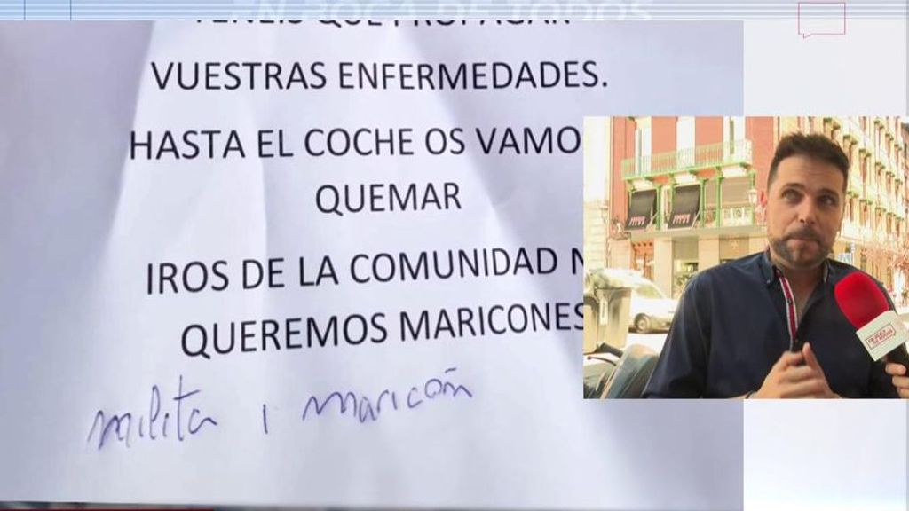 Insultos y amenazas a un exmilitar tras colocar la bandera del orgullo en su balcón: "Hasta el, balcón te vamos a quemar"