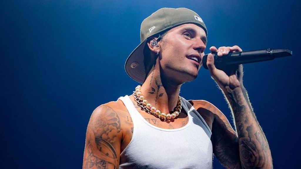 Justin Bieber sonríe de nuevo