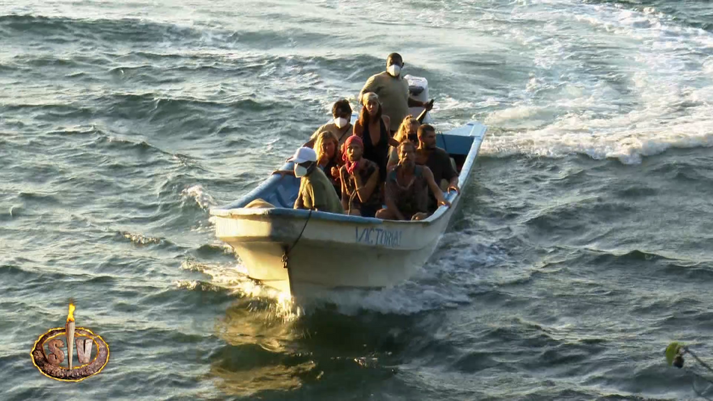 La llegada de los supervivientes a Playa Parásito