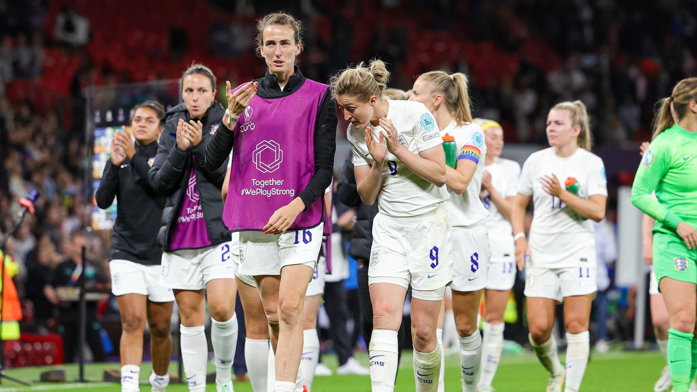 Las jugadoras inglesas en la Eurocopa: vestimenta no es con la menstruación"