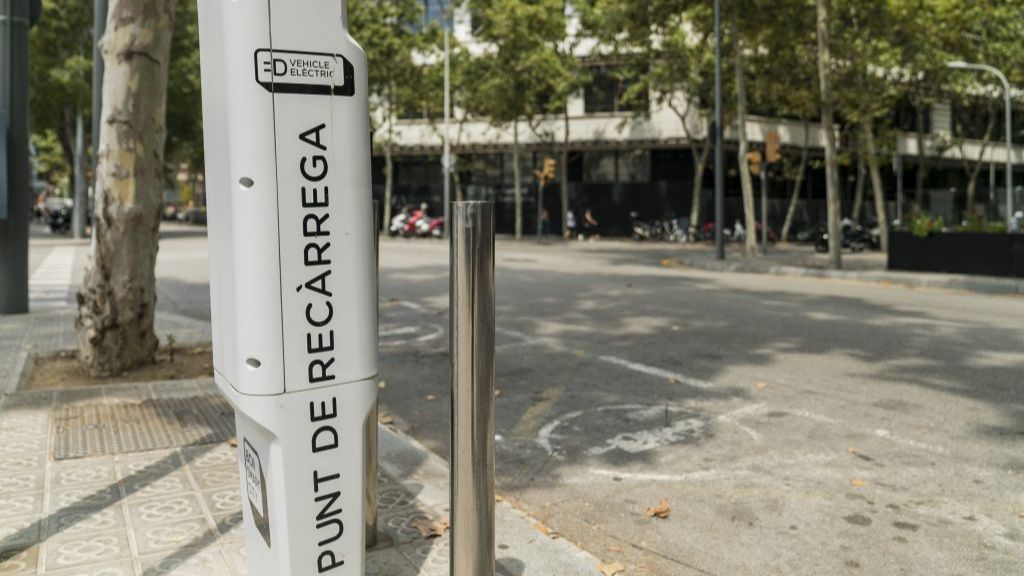 LOS PUNTO DE RECARGA PÚBLICOS DE BARCELONA TIENEN POCO USO
