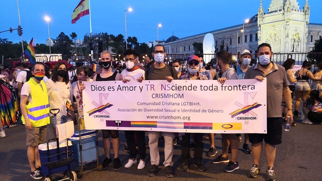 Miembros de la asociación Crismhom, durante el Orgullo de 2021