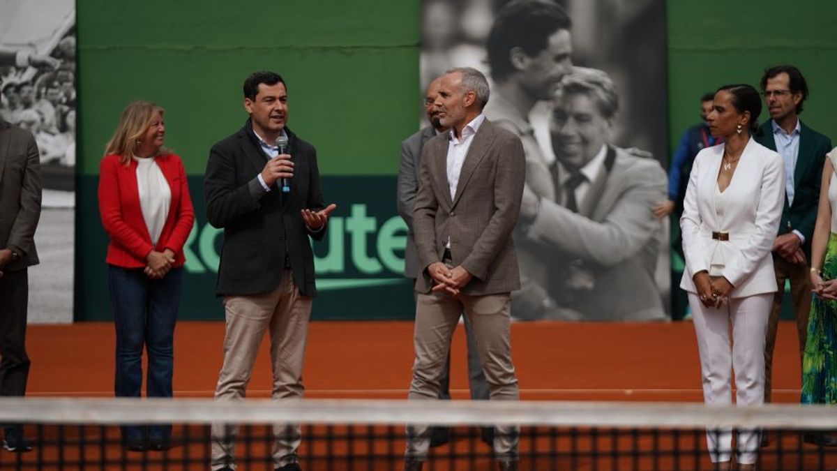 Moreno Bonilla acompañará a la familia de Manolo Santana a la final de Wimbledon como homenaje al tenista