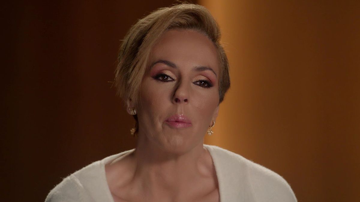 Rocío Carrasco destapa el nombre de la persona que habría provocado sus abucheos en el tanatorio de su padre Rocío Carrasco destapa el nombre de la persona que habría provocado sus abucheos en el tanatorio de su padre