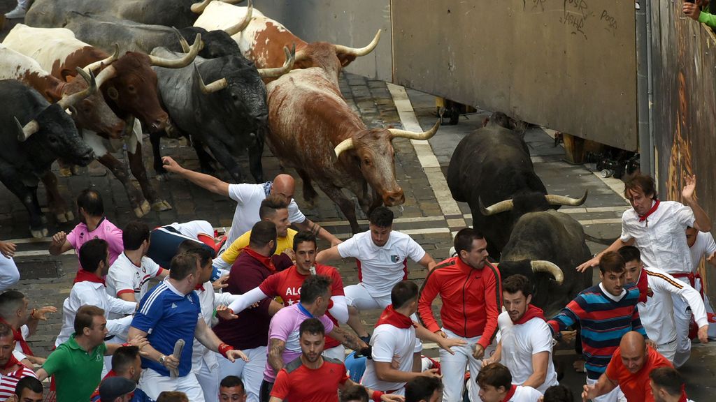 El rápido tercer encierro de Sanfermines 2022 deja un herido por asta de toro