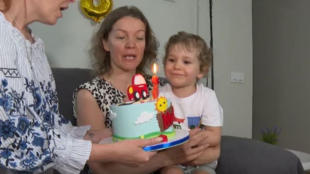 La historia de Maxim, un niño ucraniano de 4 años enfermo de cáncer que recibe tratamiento en España