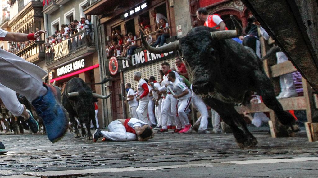 Multitudinario y rápido encierro con toros de José Escolar y dos corneados