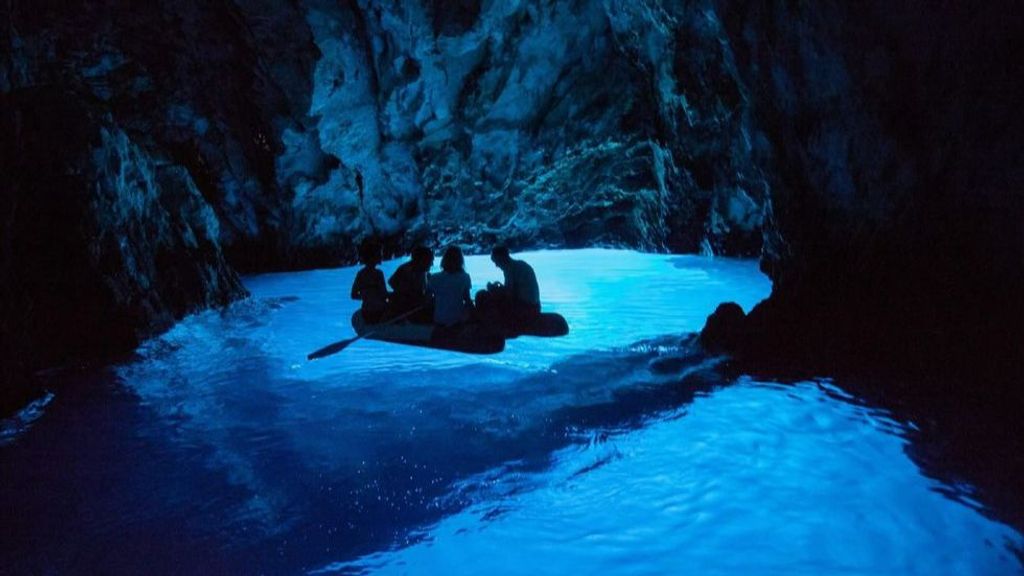 La Cueva Azul en Croacia