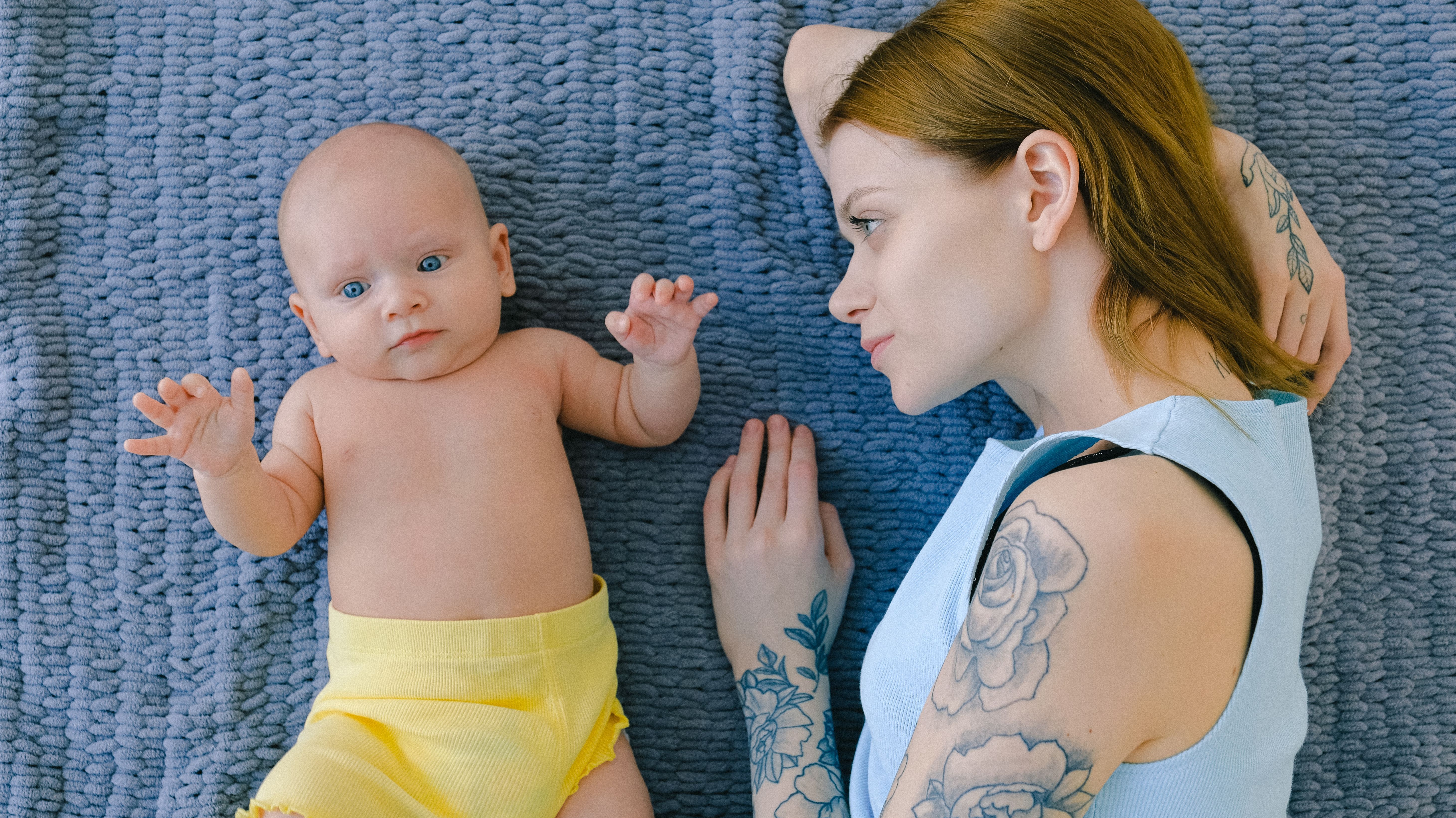 No todo el cuerpo es seguro para tatuarse durante la lactancia. FUENTE: Pexels