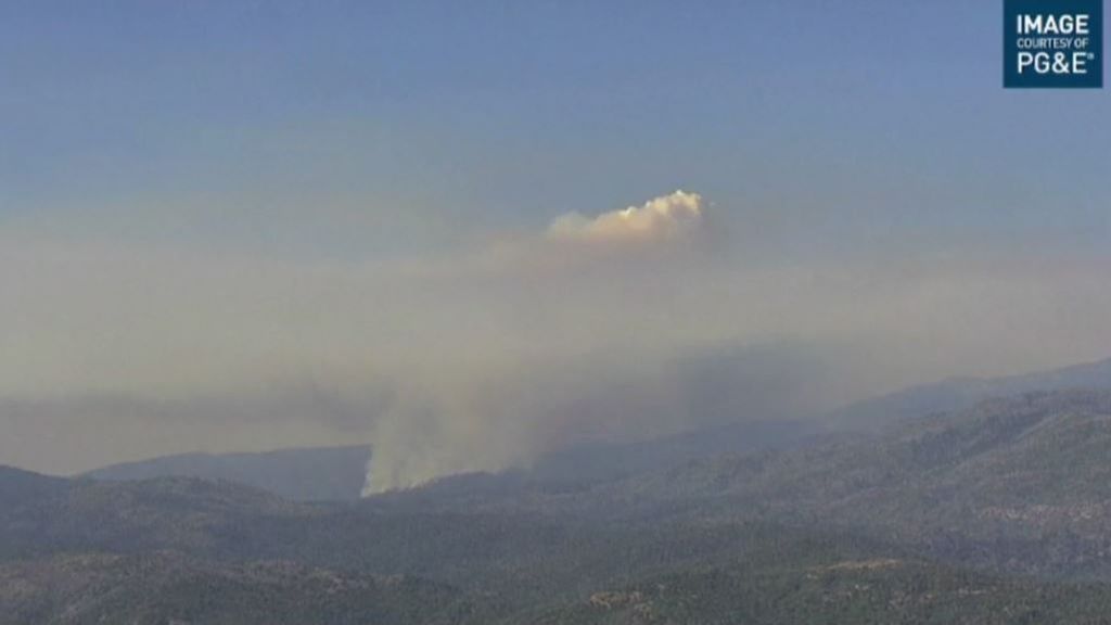 Un incendio en el parque de Yosemite amenaza un bosque de secuoyas gigantes