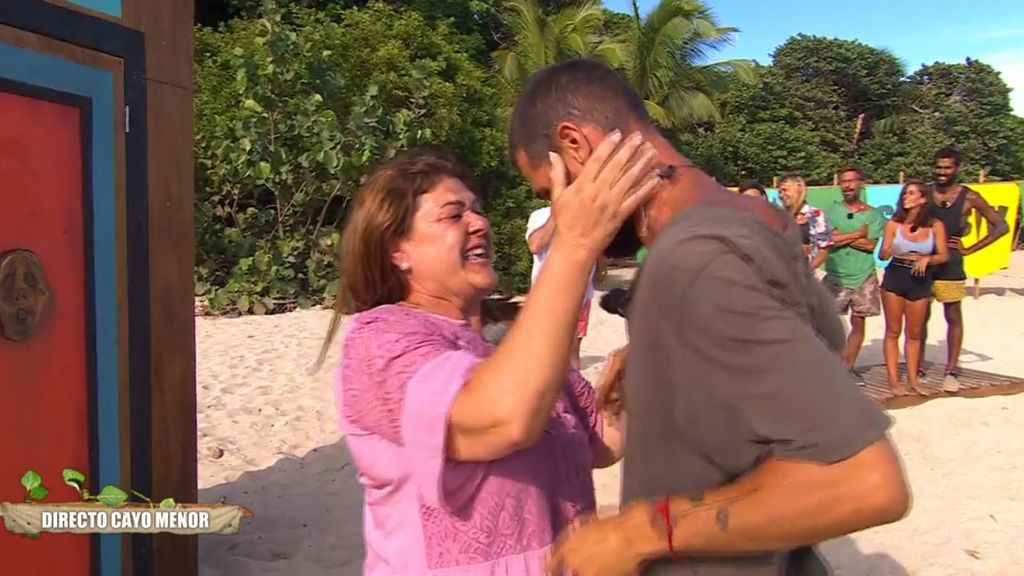 Alejandro se reencuentra con su madre: "Te he echado de menos, mami"