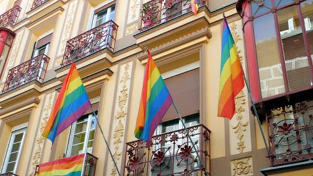 Orgullo LGTB+: qué significan los colores de la última versión de la bandera arcoíris