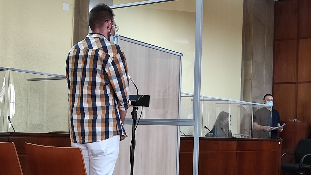 Seis años de cárcel por abusos sexuales a tres menores de una asociación cofrade en Jaén Seis años de cárcel por abusos sexuales a tres menores de una asociación cofrade en Jaén