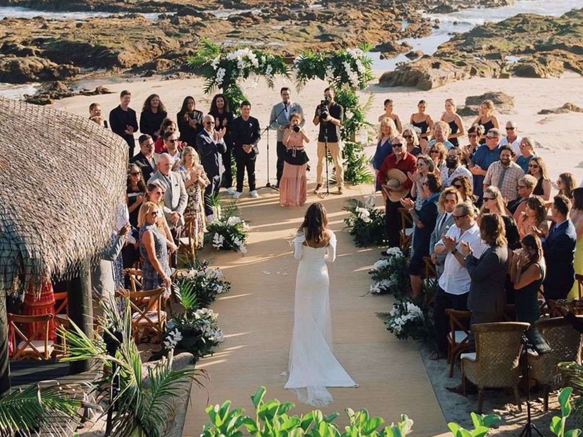 suerte fertilizante Enriquecer 6 vestidos de invitada sencillos para bodas en la playa