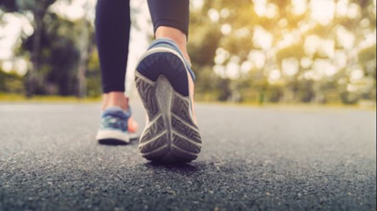 Andar al menos media hora al día ayuda a perder peso y a mejorar nuestra salud
