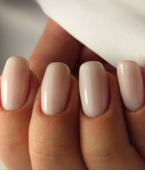 Uñas 'milky': cómo es esta tendencia de uñas blancas de verano - Divinity