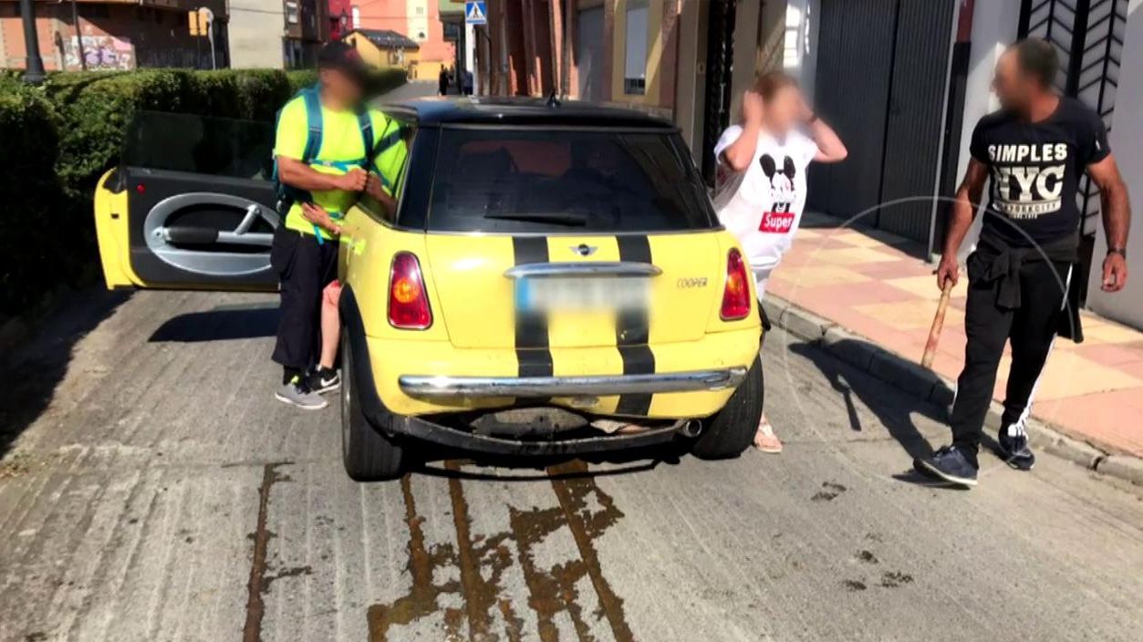 Detenido un hombre por golpear con un bate a su expareja tras embestir contra su coche en León