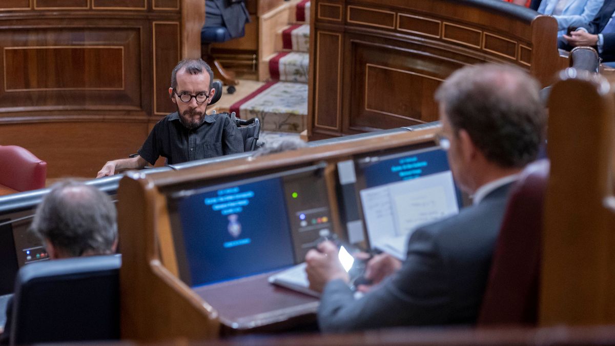 Echenique observa a Feijóo en el debate del estado de la nación Echenique observa a Feijóo en el debate del estado de la nación